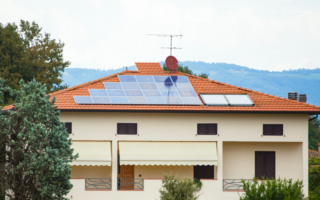 Modernizacja istniejącej instalacji fotowoltaicznej – co warto dodać, by zwiększyć jej moc i bezpieczeństwo?