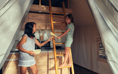 Jak urządzić tiny house funkcjonalnie: strefy, schowki i ergonomia bez kompromisów