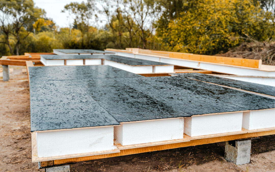 Ocieplenie fundamentów: jak uniknąć mostków termicznych na starcie budowy